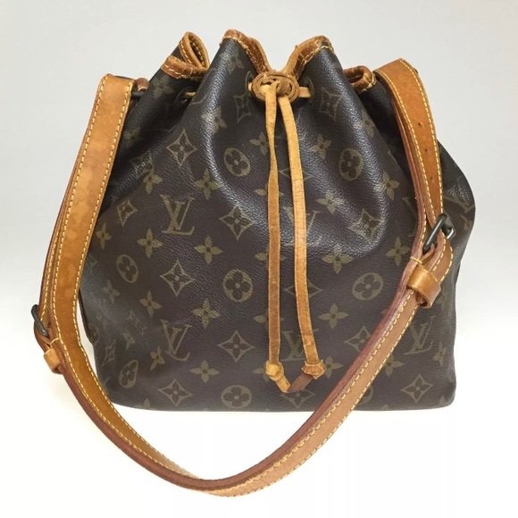 Louis Vuitton Handbags - LEAVING COUNTRY Louis Vuitton Bucket Pm Bucket Bag